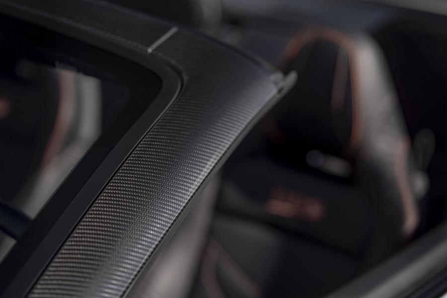 Детали интерьера Aston Martin DBS Superleggera Volante 2019 года  (WW) (фото 9 из 41)